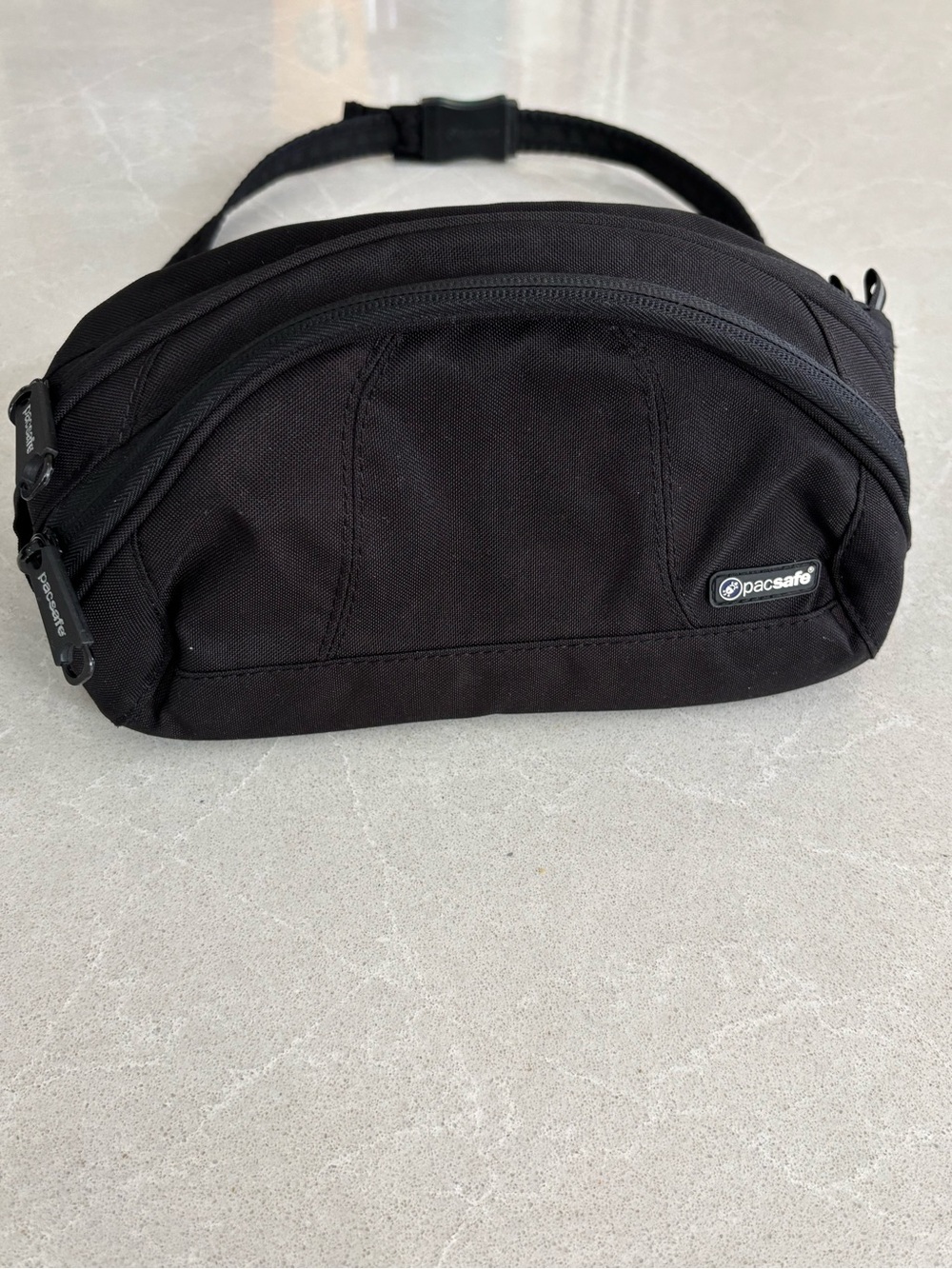 Pacsafe Stashsafe 100 GII Anti-Theft Hip Pack Travel Waist Bag Black Lock & Key